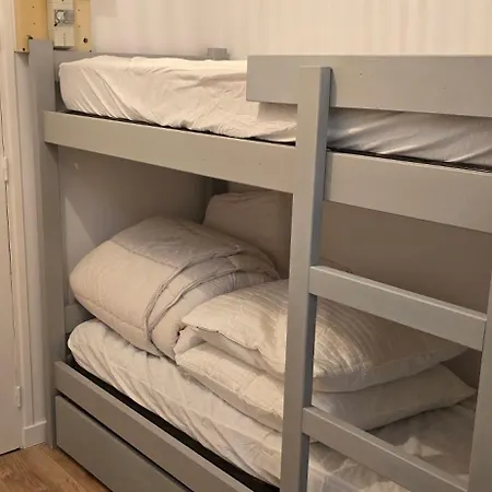 Appartement Studio, Et Commerces A Pieds