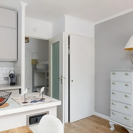 Appartement Studio, Et Commerces à Pieds *