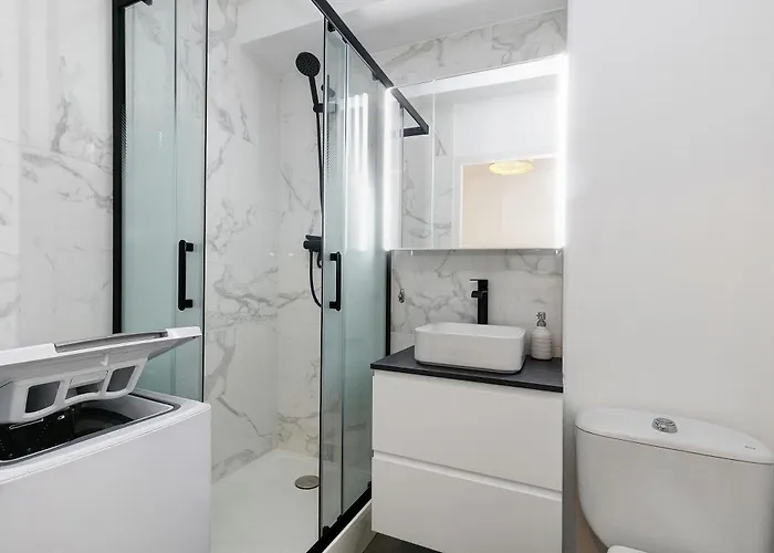 Appartement Studio, Et Commerces à Pieds