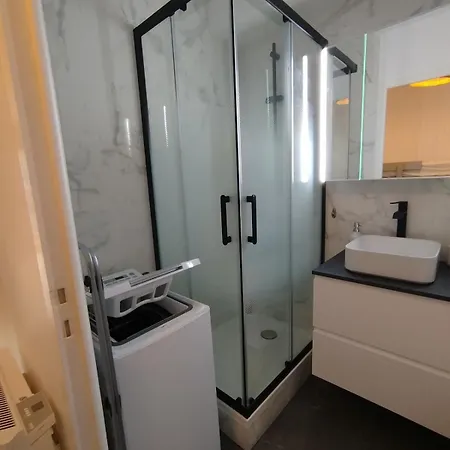 Studio, Et Commerces A Pieds *